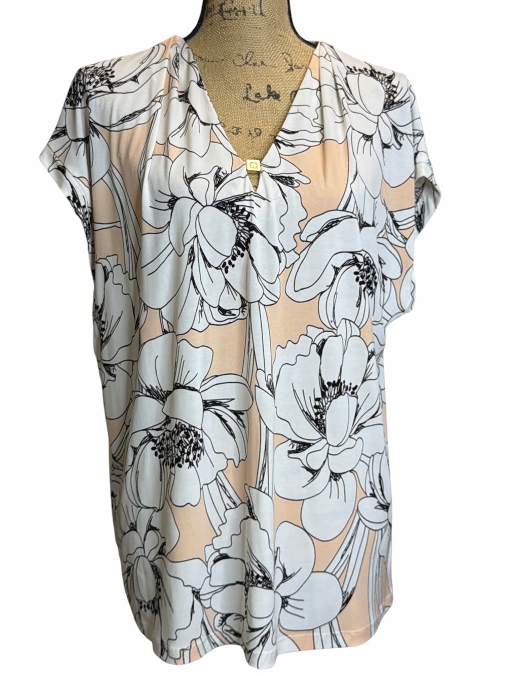 Anne Klein Peach and White Floral V-Neck Blouse. EC. Size X-Large